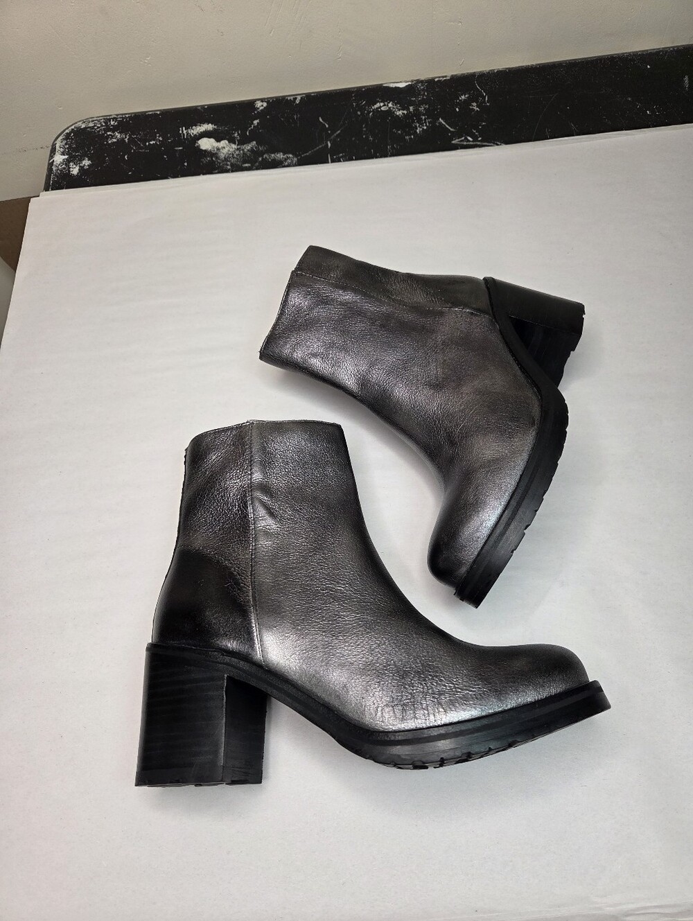 Frye Gunmetal Metallic Leather Ankle Boots Block‎ Heel Side Zip Women's US 9 B